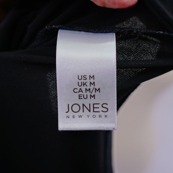 Jones New York -Medium- Black Top Key Hole Round Neck Polyester Blouse - Picture 7 of 7